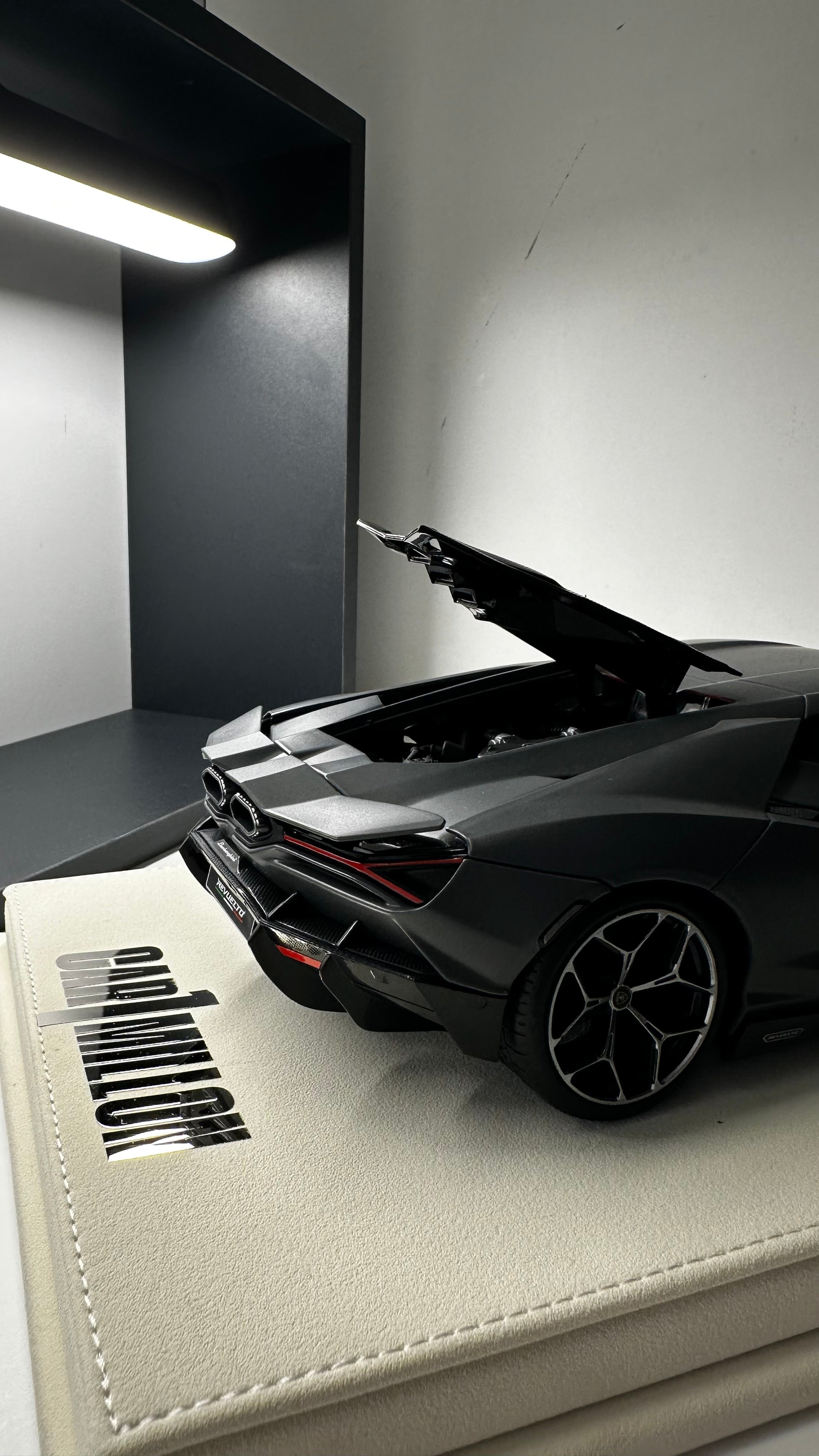 Lamborghini Revuelto